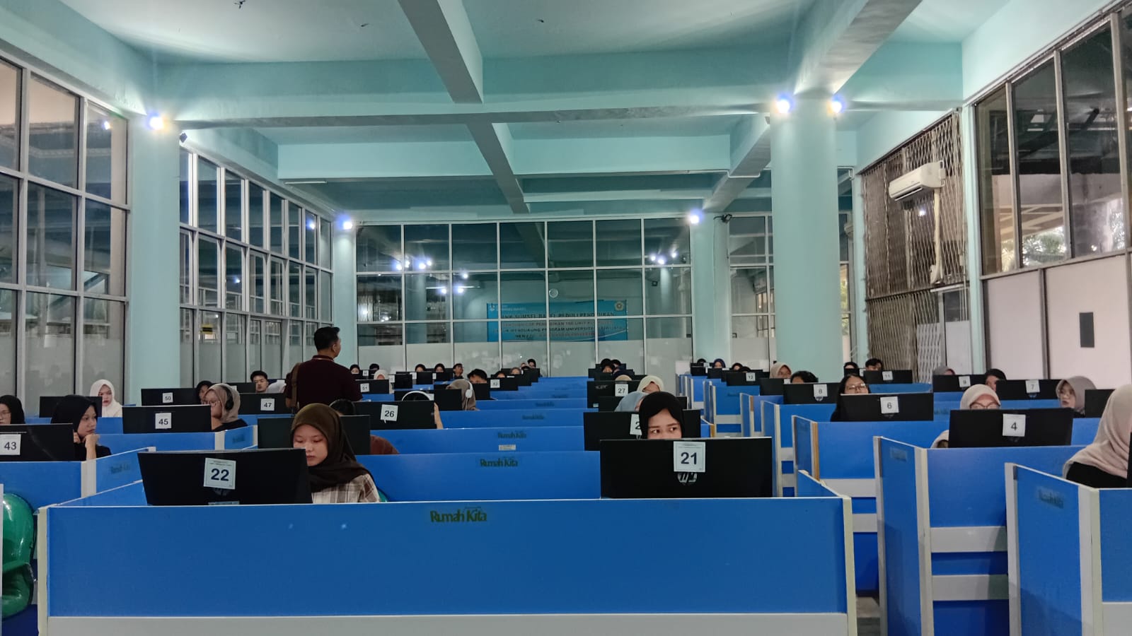 Ruang Laboratorium Komputer